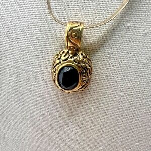 Vintage Roman‎ Pendant Necklace Ornamental Black & Gold